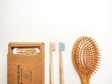 Charger l'image dans la galerie, bross à cheveux en Bambou, brosse àd ents en bambou, coton-tige en bambou, kit, zéro waste, zéro déchet, eco-trendy