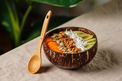 Bols en bambou et noix de coco